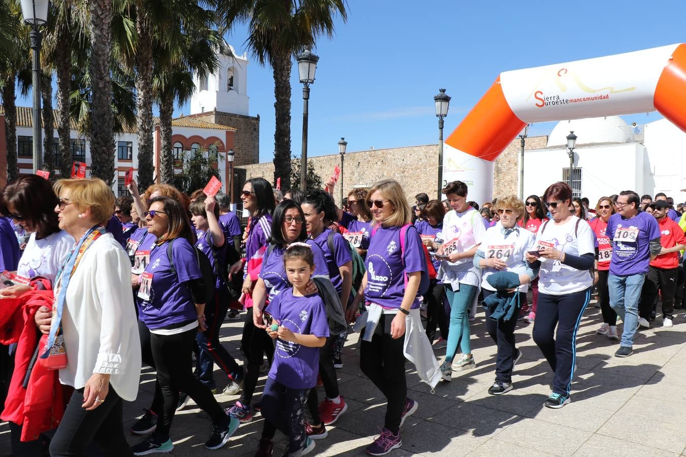 Participantes en la II Carrera de la Mujer.
