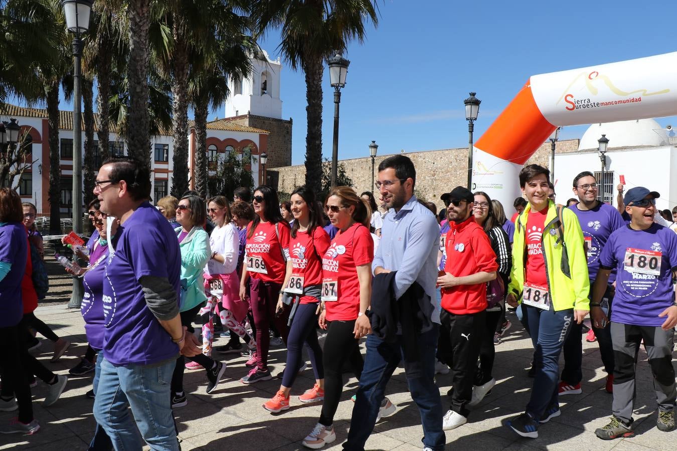 Participantes en la II Carrera de la Mujer.