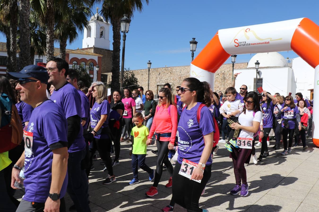 Participantes en la II Carrera de la Mujer.