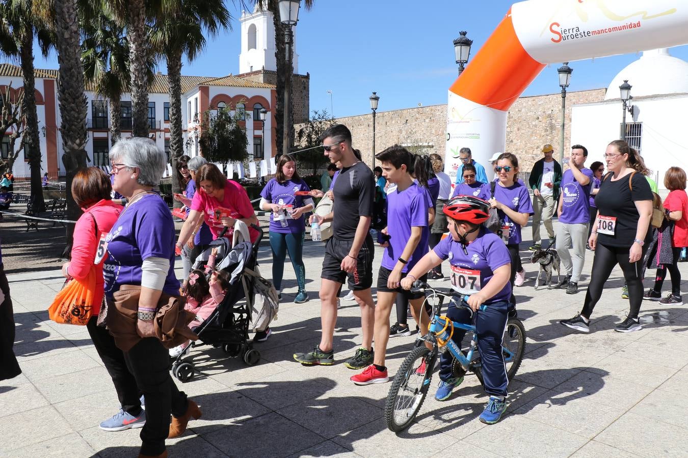 Participantes en la II Carrera de la Mujer.