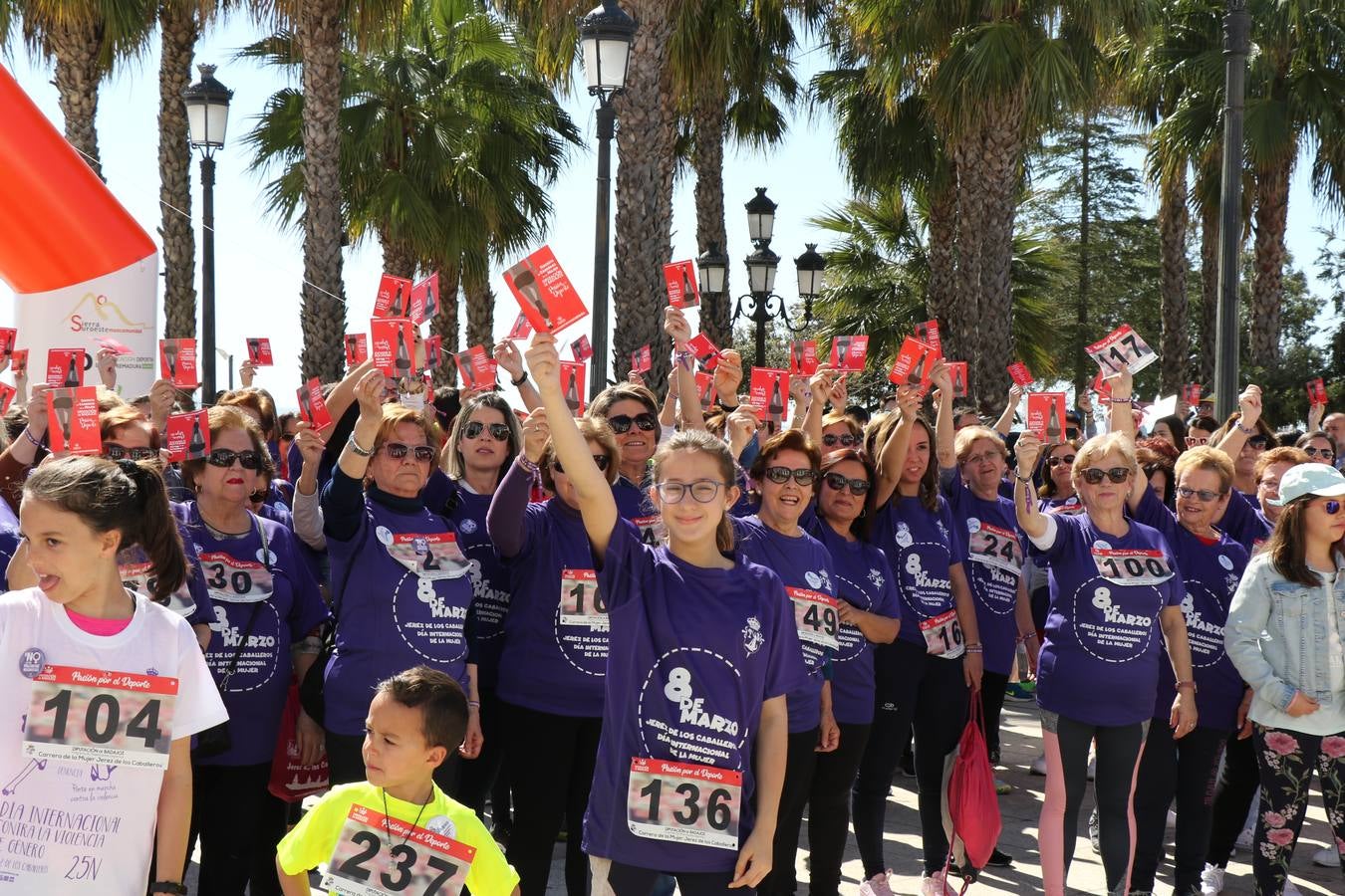 Participantes en la II Carrera de la Mujer.