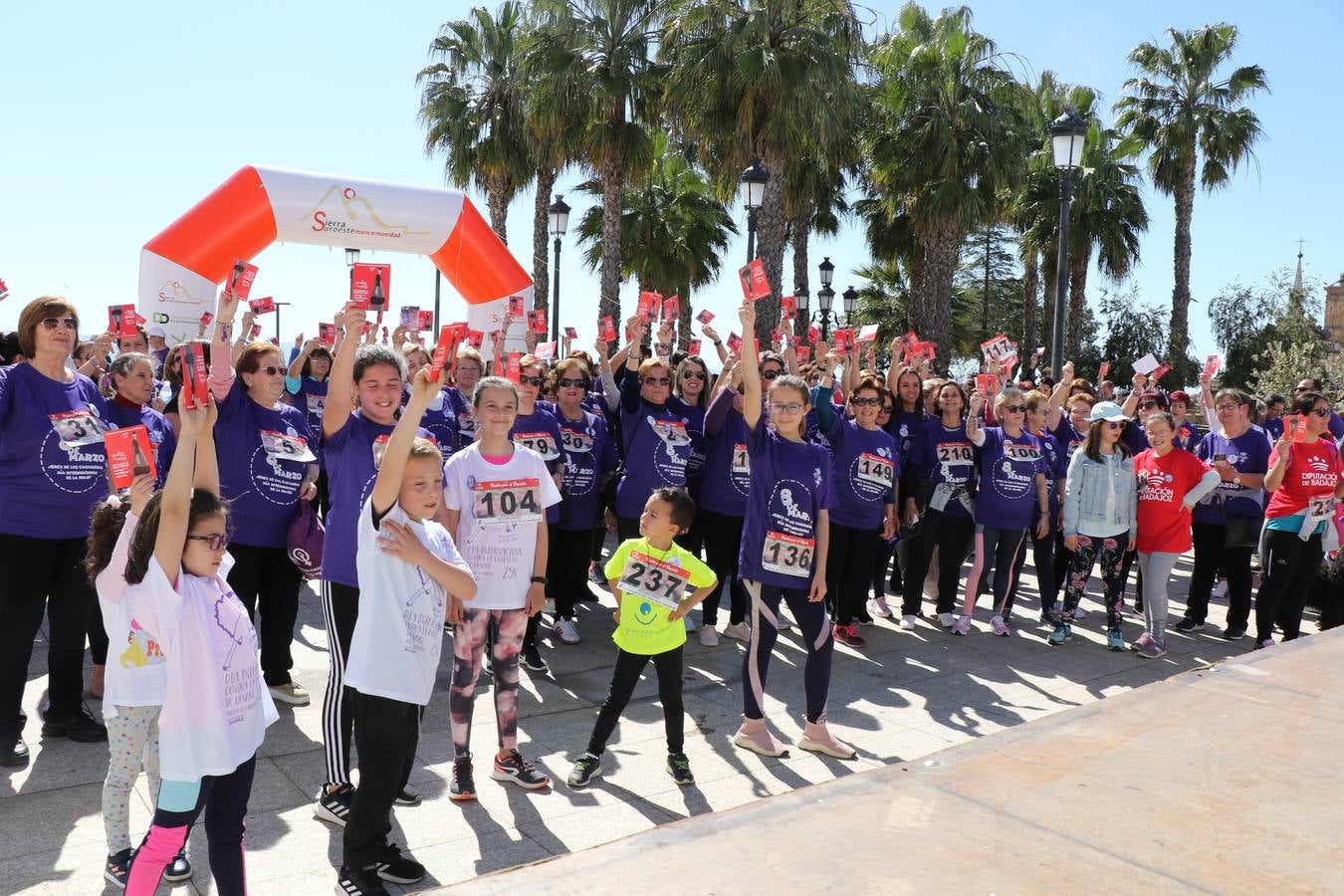 Participantes en la II Carrera de la Mujer.