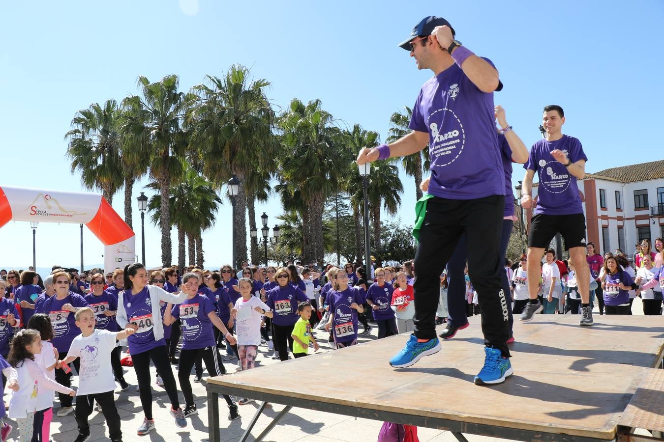 Participantes en la II Carrera de la Mujer.