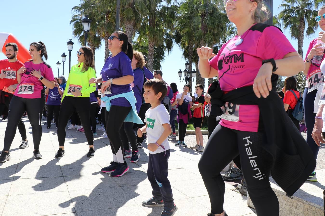 Participantes en la II Carrera de la Mujer.