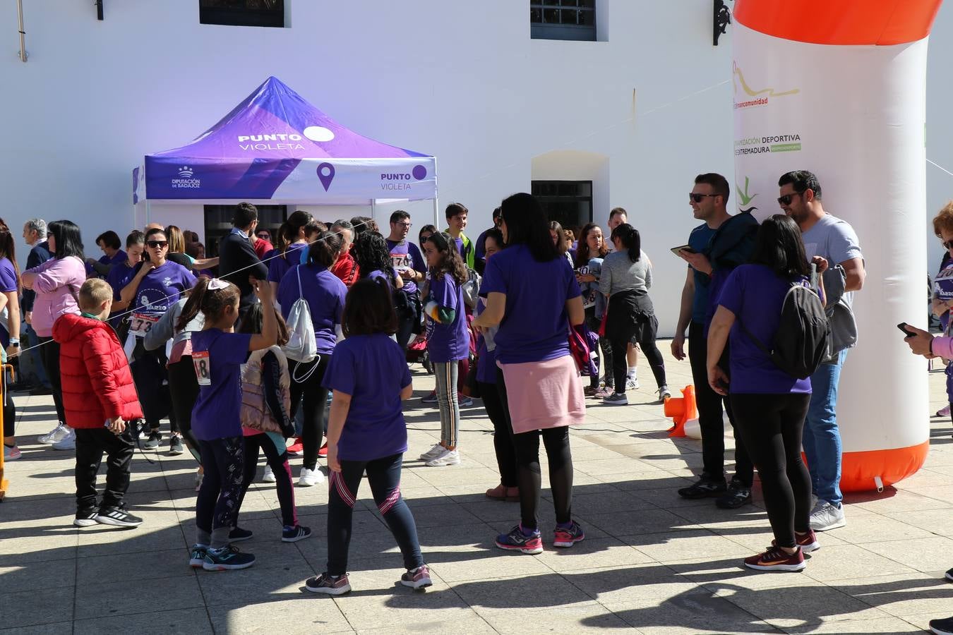 Participantes en la II Carrera de la Mujer.