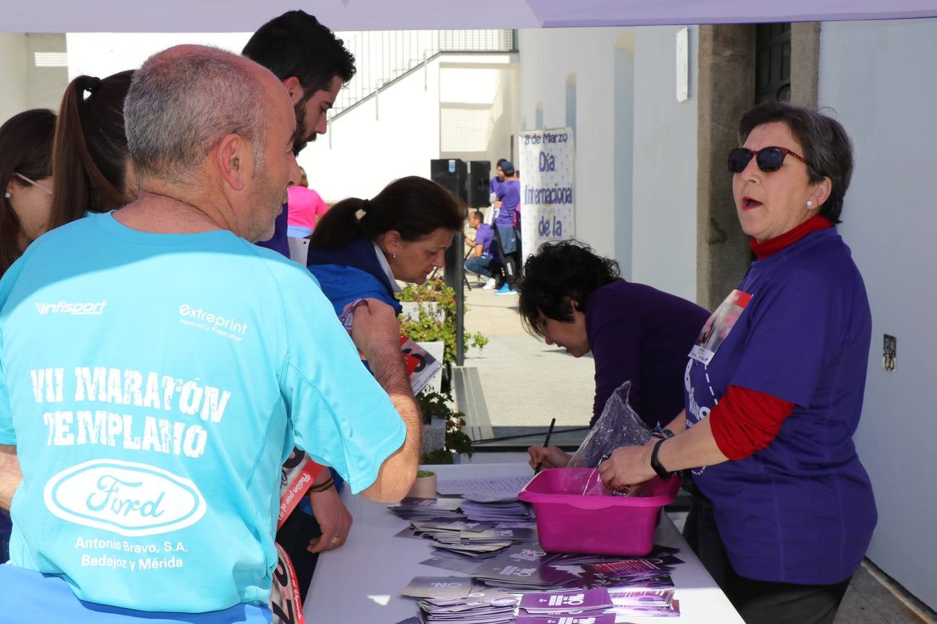 Participantes en la II Carrera de la Mujer.