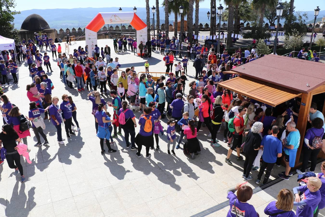 Participantes en la II Carrera de la Mujer.