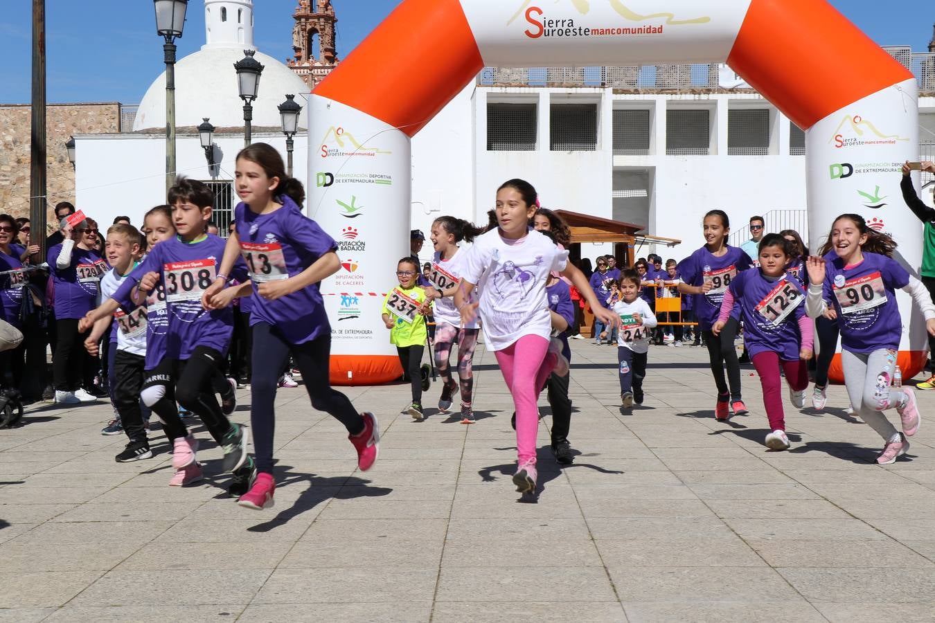 Participantes en la II Carrera de la Mujer.