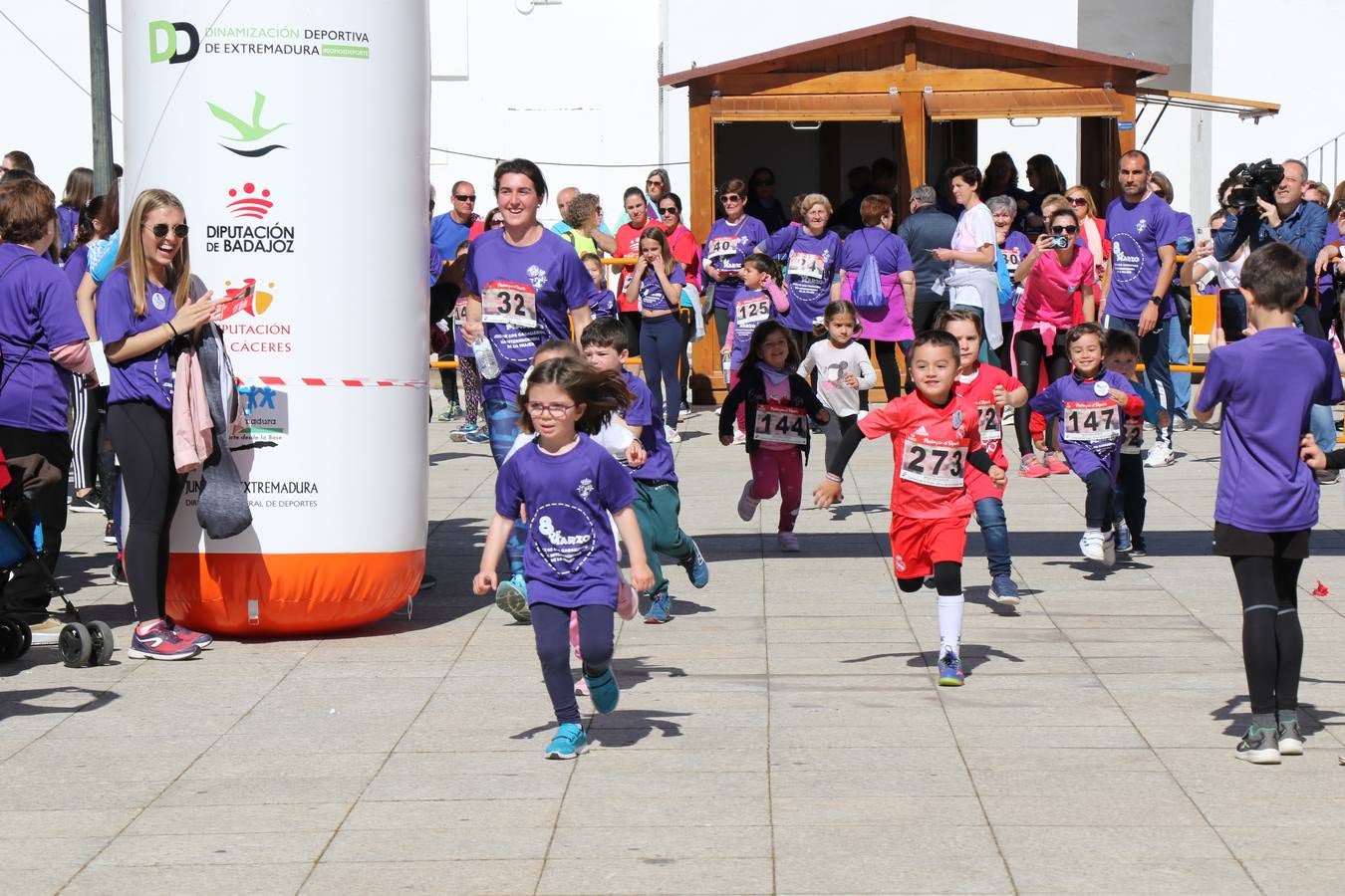 Participantes en la II Carrera de la Mujer.