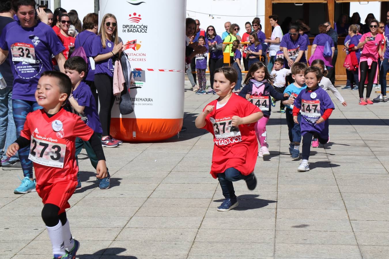 Participantes en la II Carrera de la Mujer.