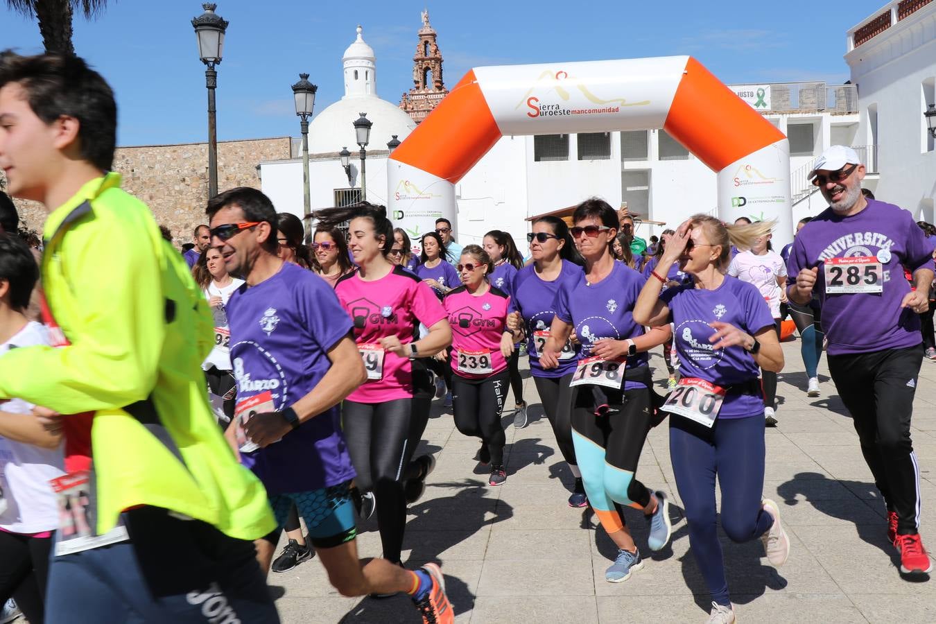 Participantes en la II Carrera de la Mujer.