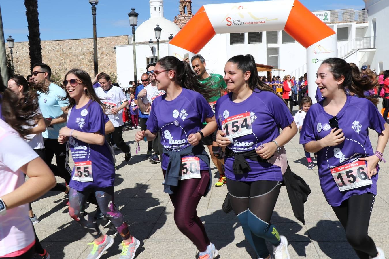 Participantes en la II Carrera de la Mujer.