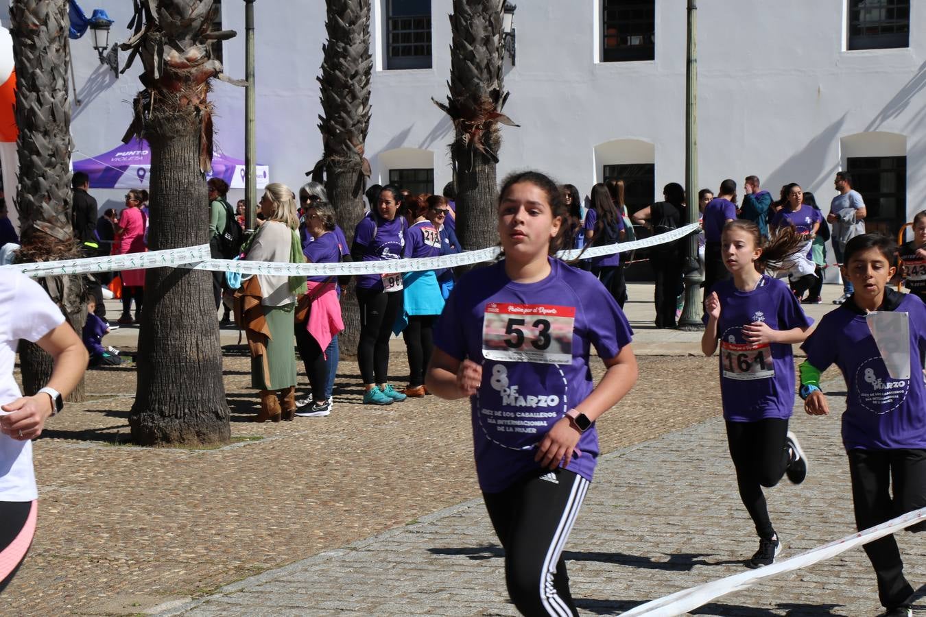 Participantes en la II Carrera de la Mujer.