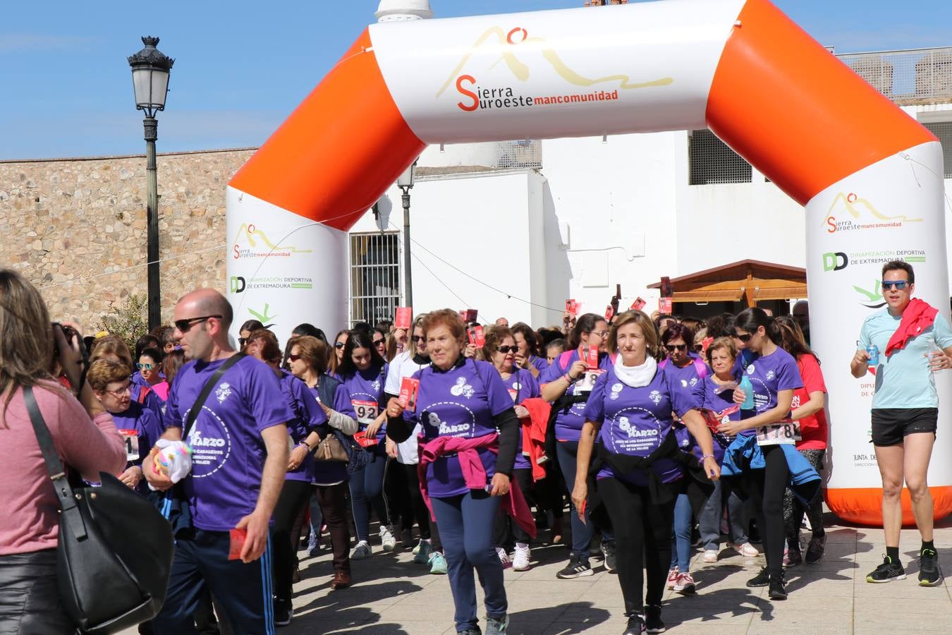 Participantes en la II Carrera de la Mujer.