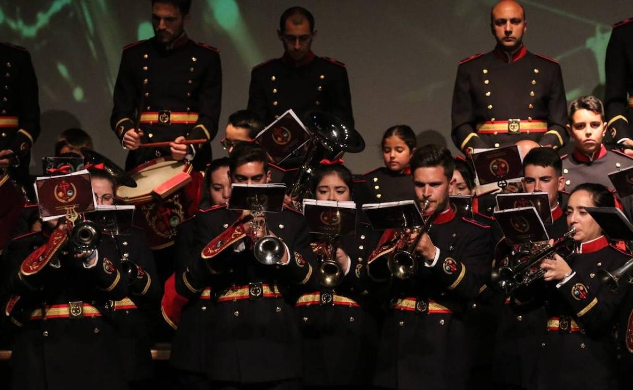 Agrupación Musical 'Maestro Sousa' durante el 'Certamen solidario'. 