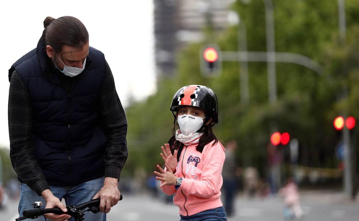 La Junta rectifica y los niños solo podrán salir hasta las 9 de la noche