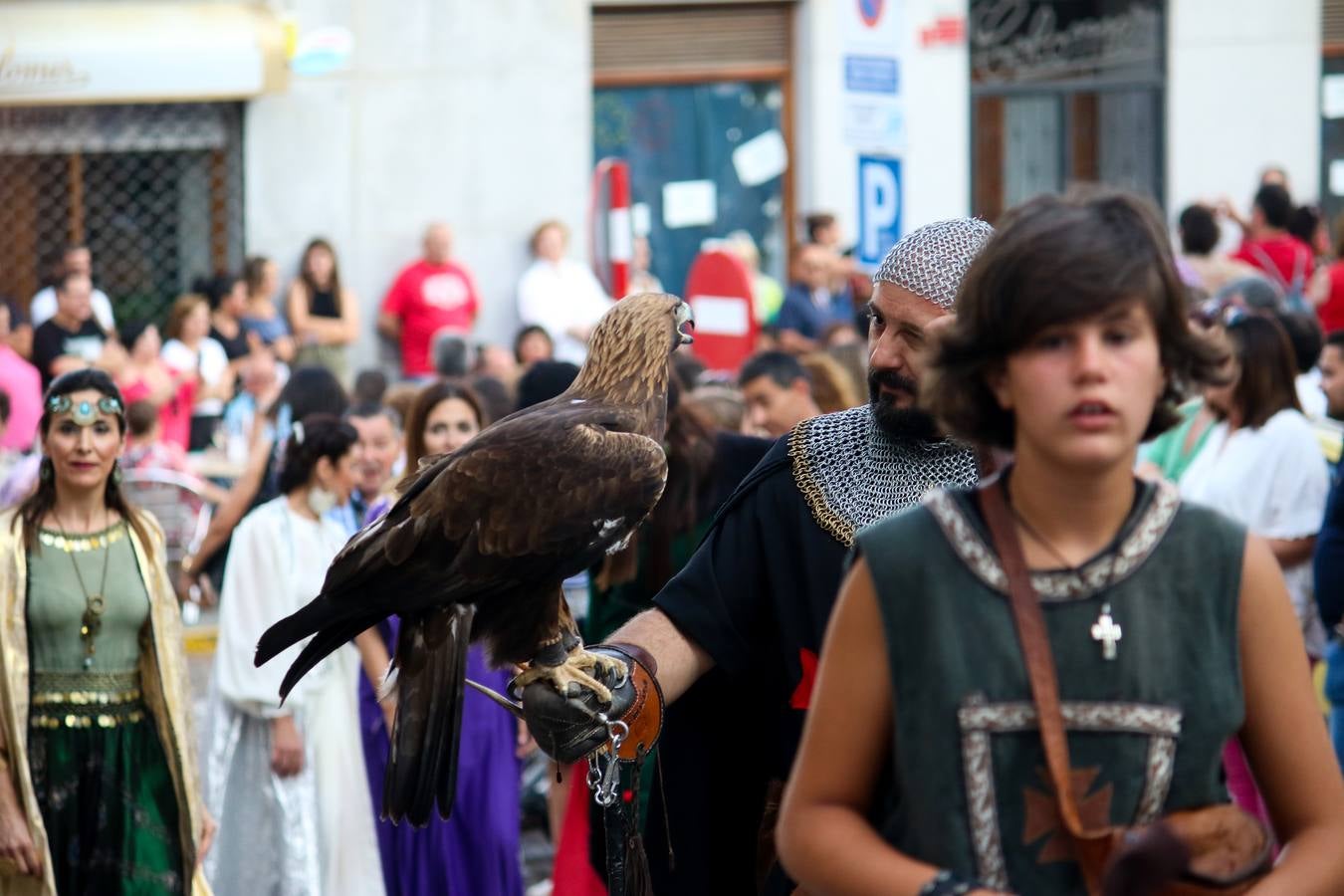 Escena de animación de calle en la fortaleza templaria.