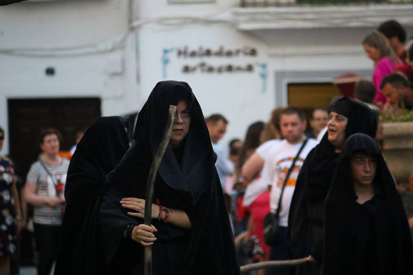 Escena de animación de calle en la fortaleza templaria.