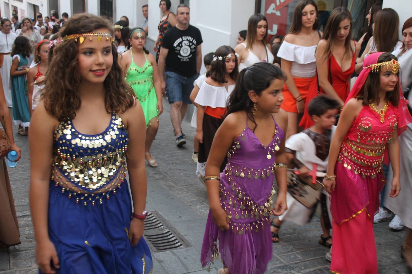 Escena de animación de calle en la fortaleza templaria.