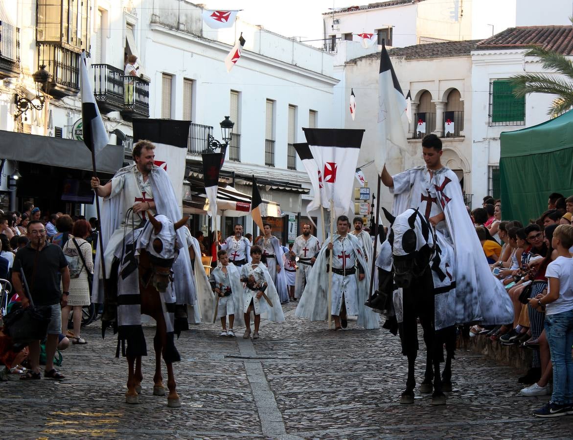 Escena de animación de calle en la fortaleza templaria.
