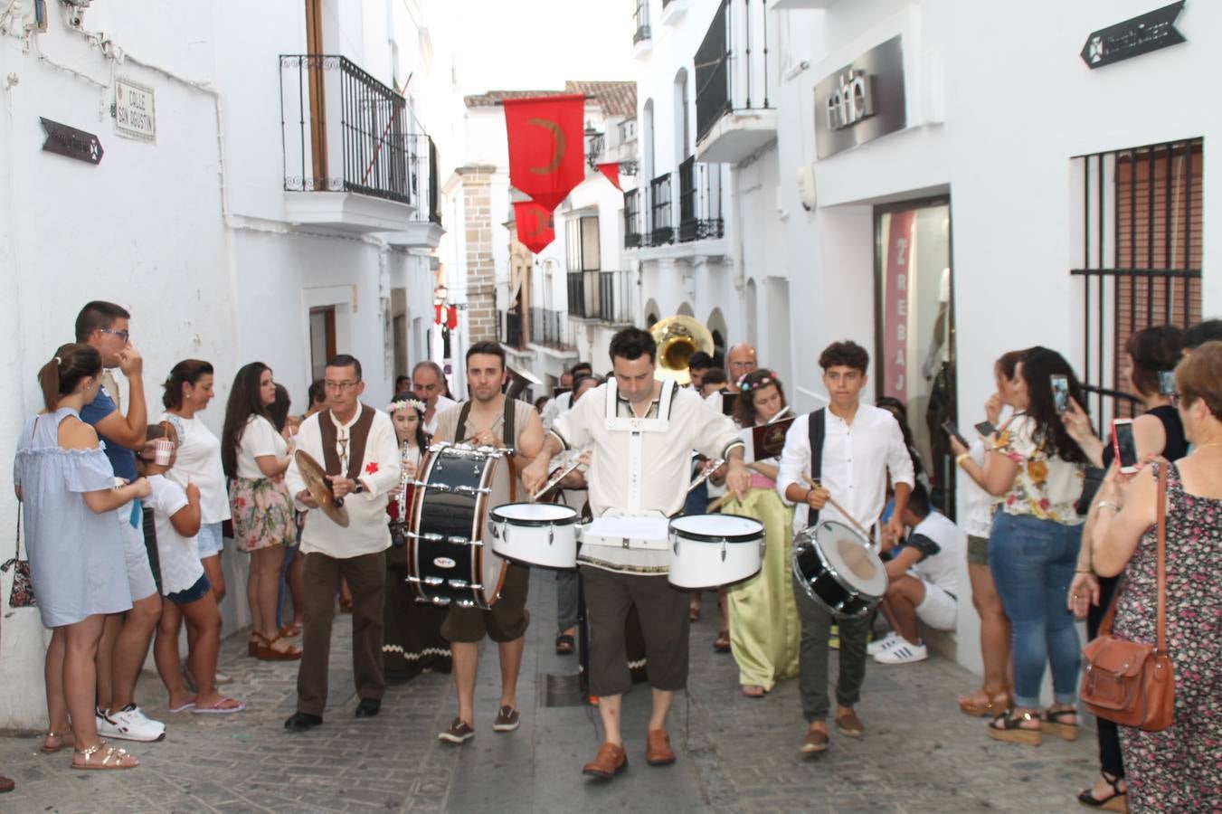 Escena de animación de calle en la fortaleza templaria.
