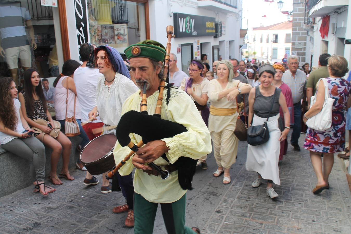 Escena de animación de calle en la fortaleza templaria.