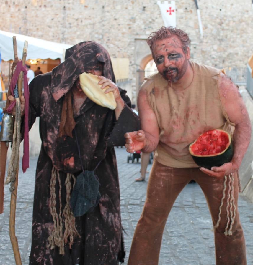 Escena de animación de calle en la fortaleza templaria.