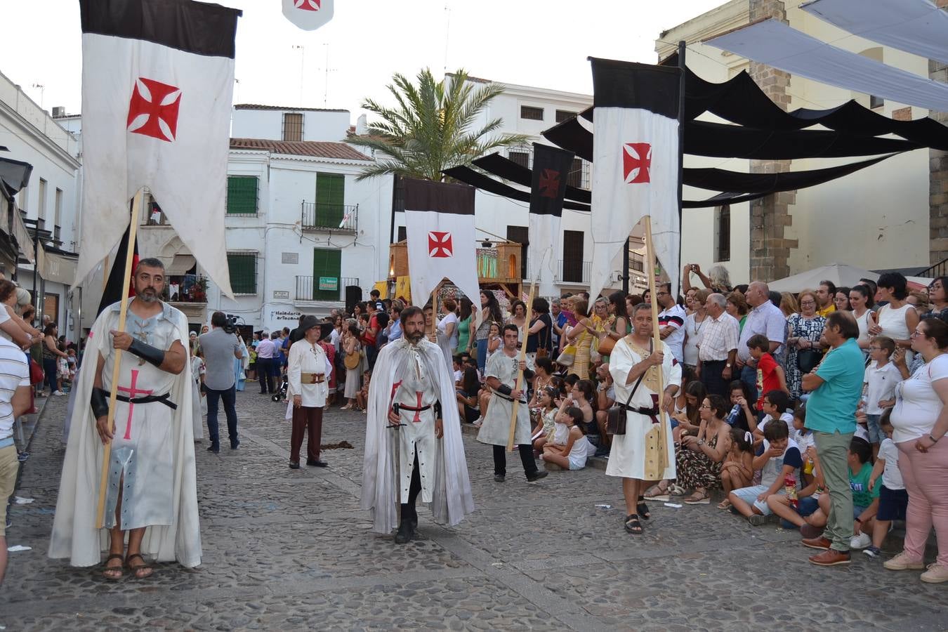 Escena de animación de calle en la fortaleza templaria.