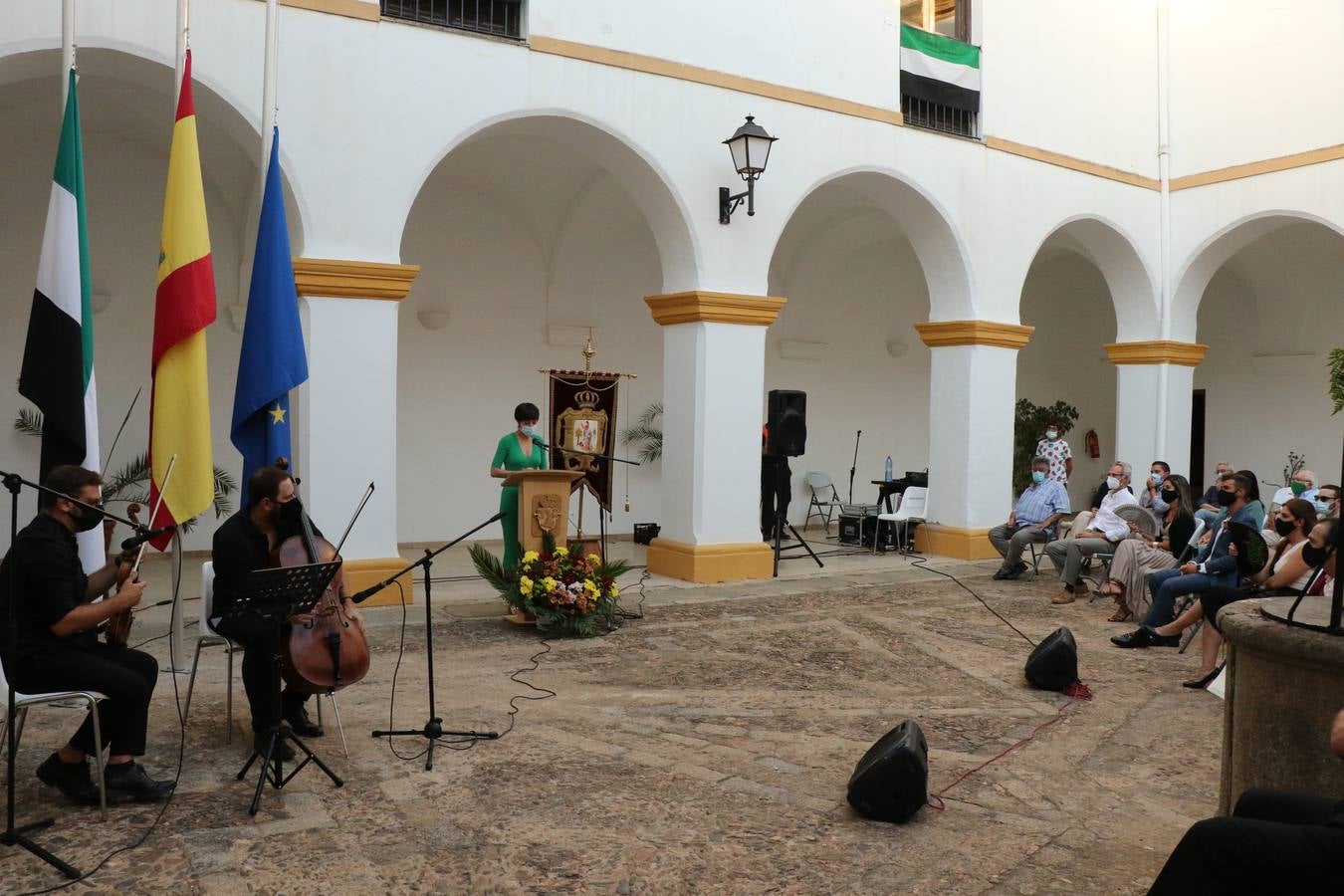 El alcalde de Jerez de los Caballeros, Juan Carlos Santan, durante su discurso.