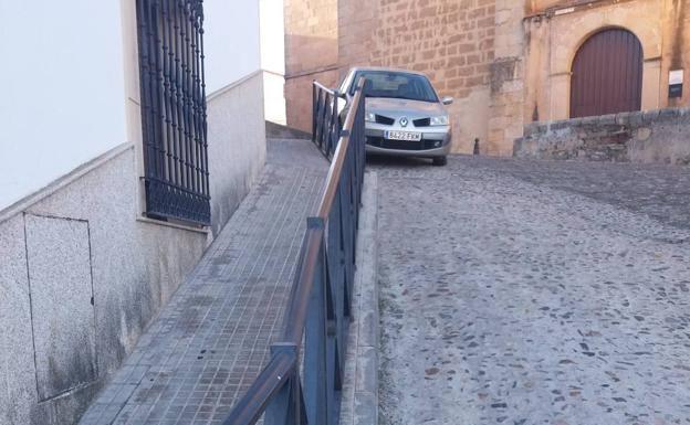 En otrass calles se han colocado barandillas para mejorar la accesibilidad.