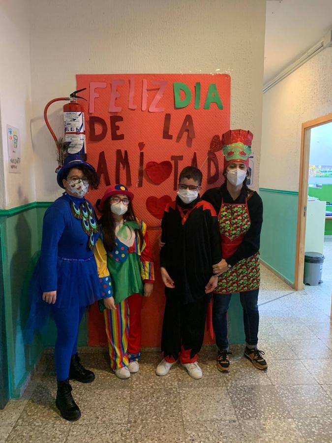 Fotos: Los centros educativos festejan en las aulas un Carnaval sin desfiles en las calles