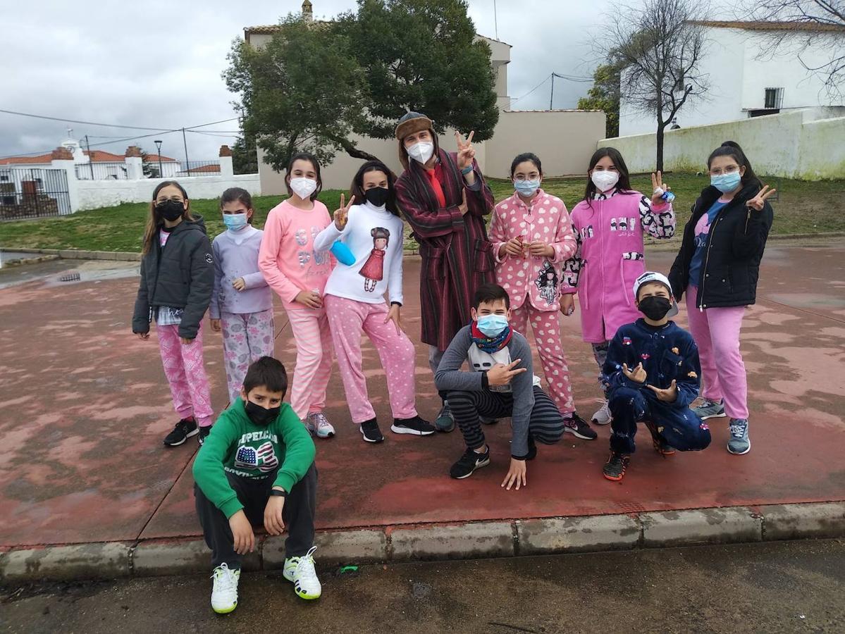 Fotos: Los centros educativos festejan en las aulas un Carnaval sin desfiles en las calles
