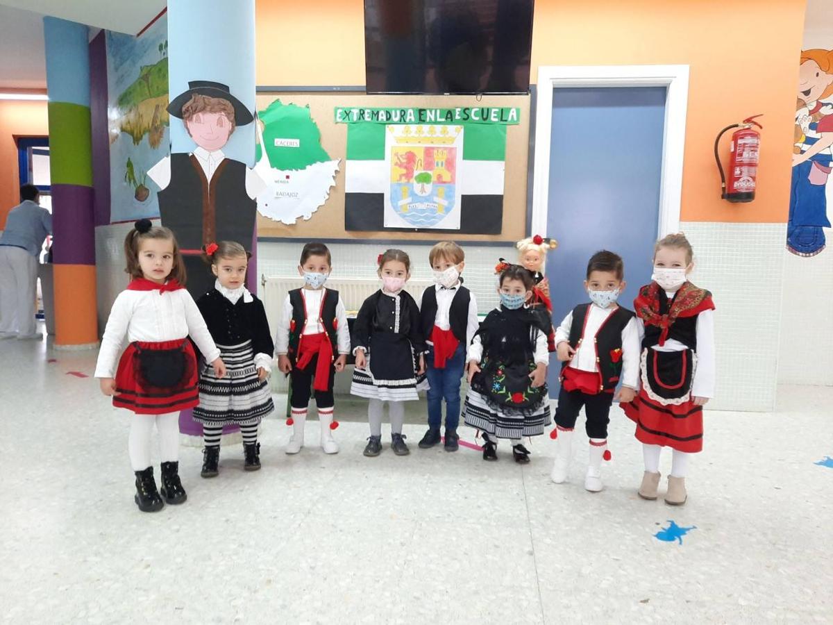 Fotos: Los centros educativos de Jerez y sus pedanías celebran el Día de Extremadura en la Escuela