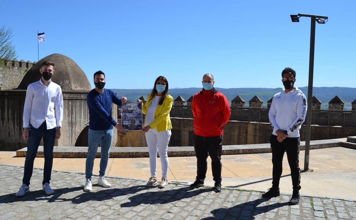 La Plaza de la Alcazaba acoge varios conciertos solidarios de bandas, los días 26 y 27 de marzo