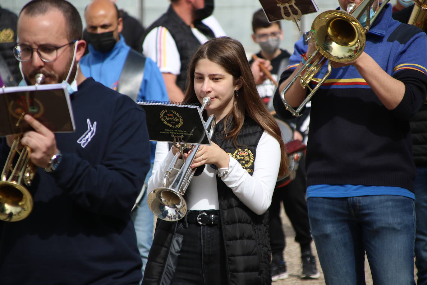 Fotos: Los sones cofrades resuenan con fervor y júbilo en el CEIP &#039;El Rodeo&#039;