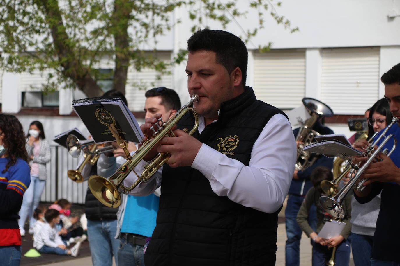 Fotos: Los sones cofrades resuenan con fervor y júbilo en el CEIP &#039;El Rodeo&#039;