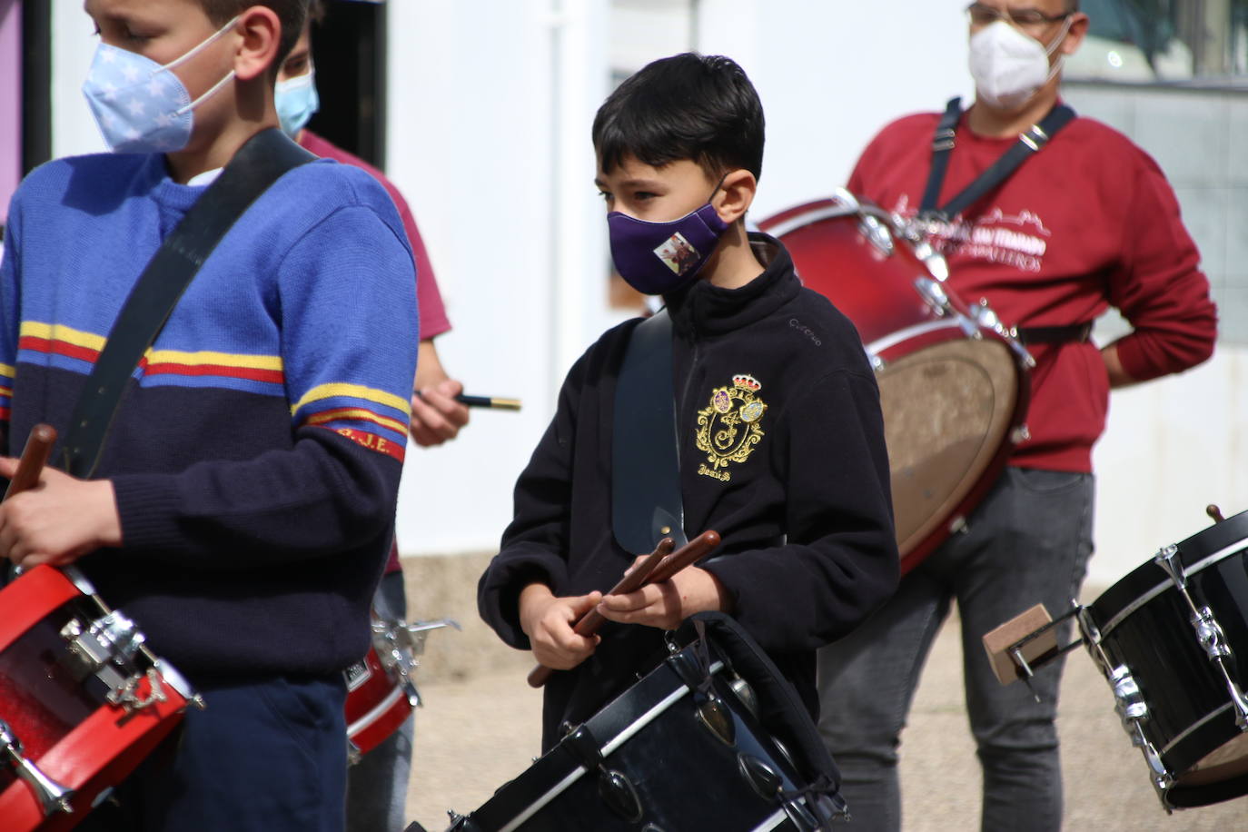 Fotos: Los sones cofrades resuenan con fervor y júbilo en el CEIP &#039;El Rodeo&#039;