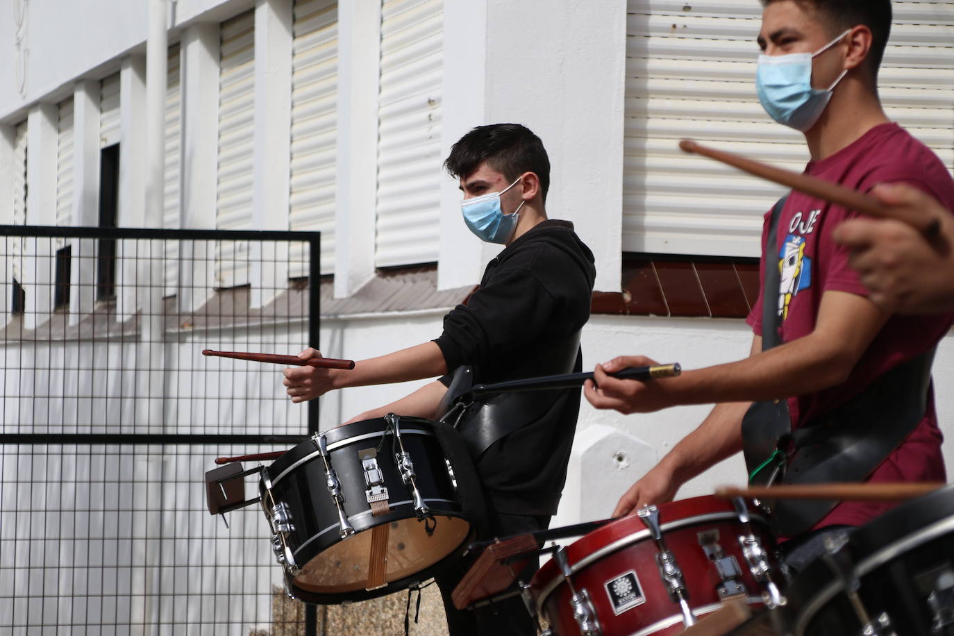 Fotos: Los sones cofrades resuenan con fervor y júbilo en el CEIP &#039;El Rodeo&#039;