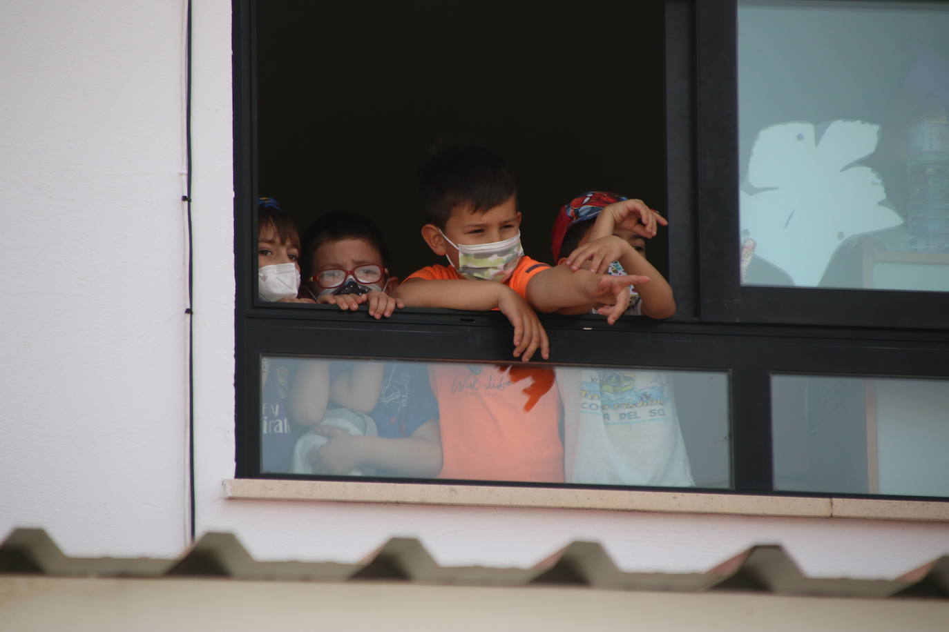 Fotos: Los sones cofrades resuenan con fervor y júbilo en el CEIP &#039;El Rodeo&#039;