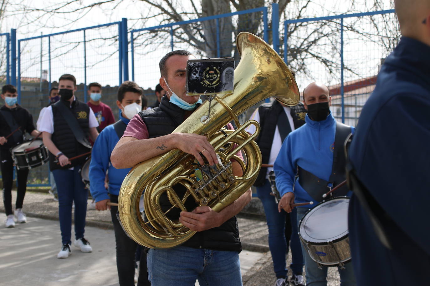 Fotos: Los sones cofrades resuenan con fervor y júbilo en el CEIP &#039;El Rodeo&#039;