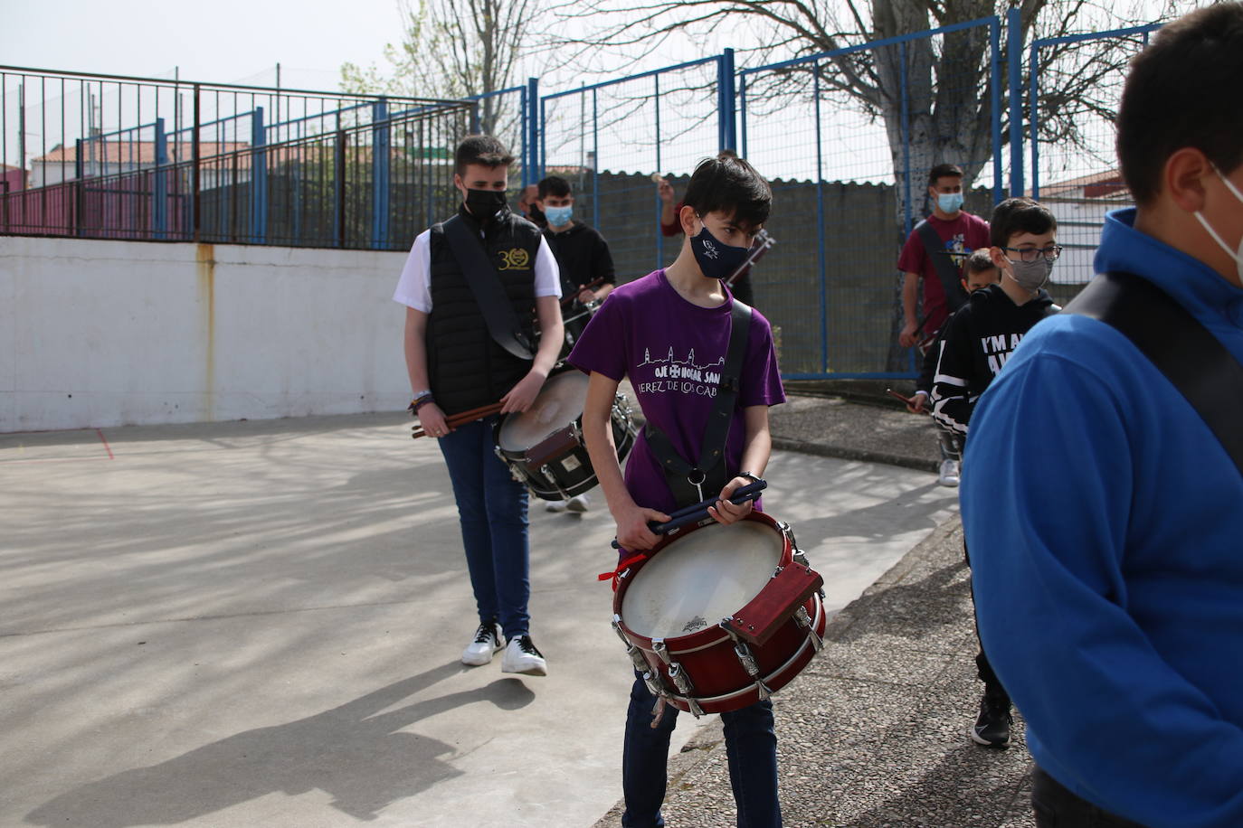 Fotos: Los sones cofrades resuenan con fervor y júbilo en el CEIP &#039;El Rodeo&#039;