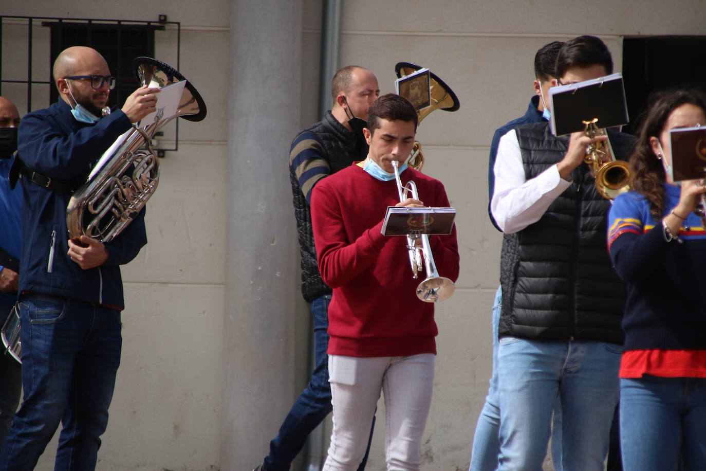 Fotos: Los sones cofrades resuenan con fervor y júbilo en el CEIP &#039;El Rodeo&#039;