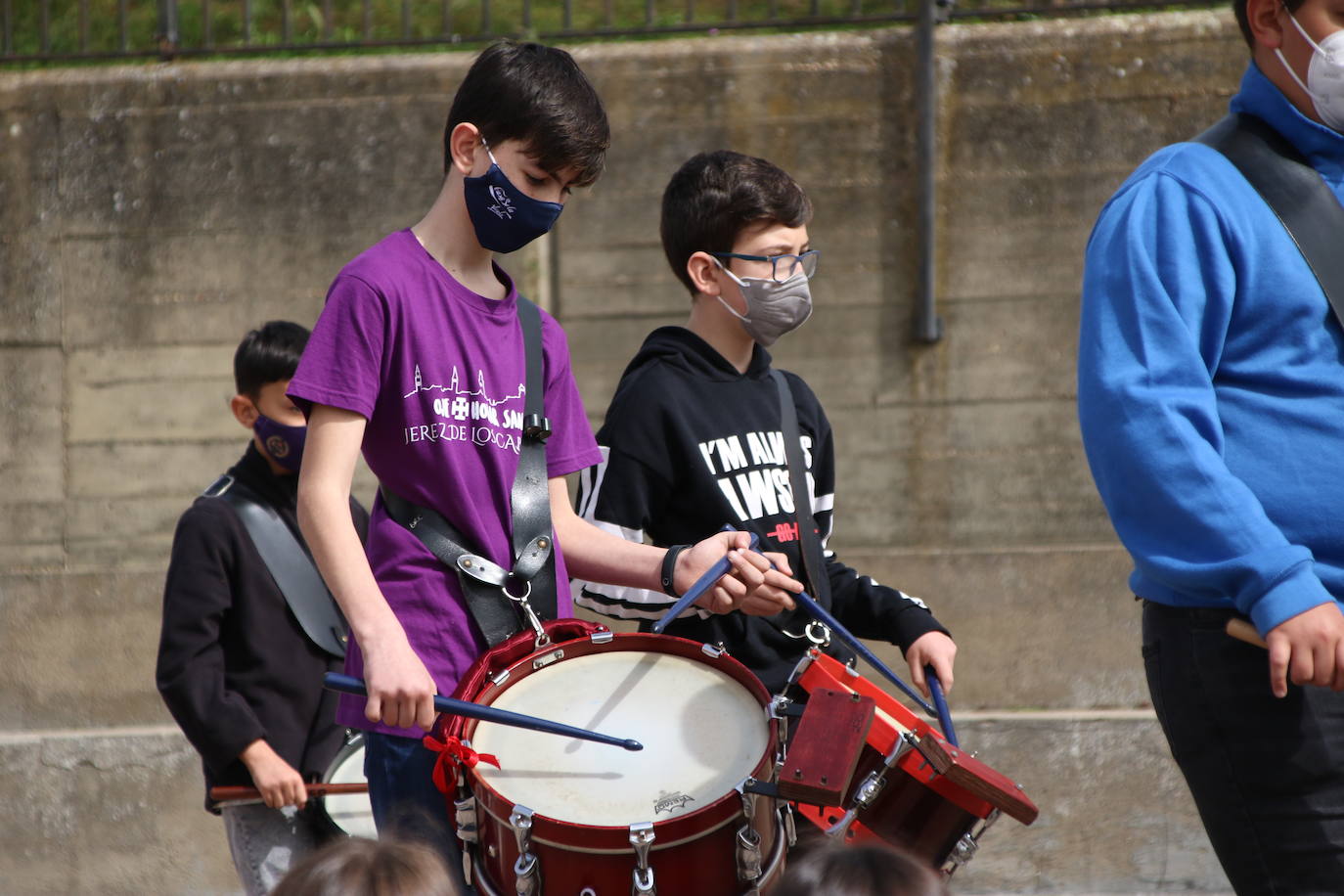 Fotos: Los sones cofrades resuenan con fervor y júbilo en el CEIP &#039;El Rodeo&#039;