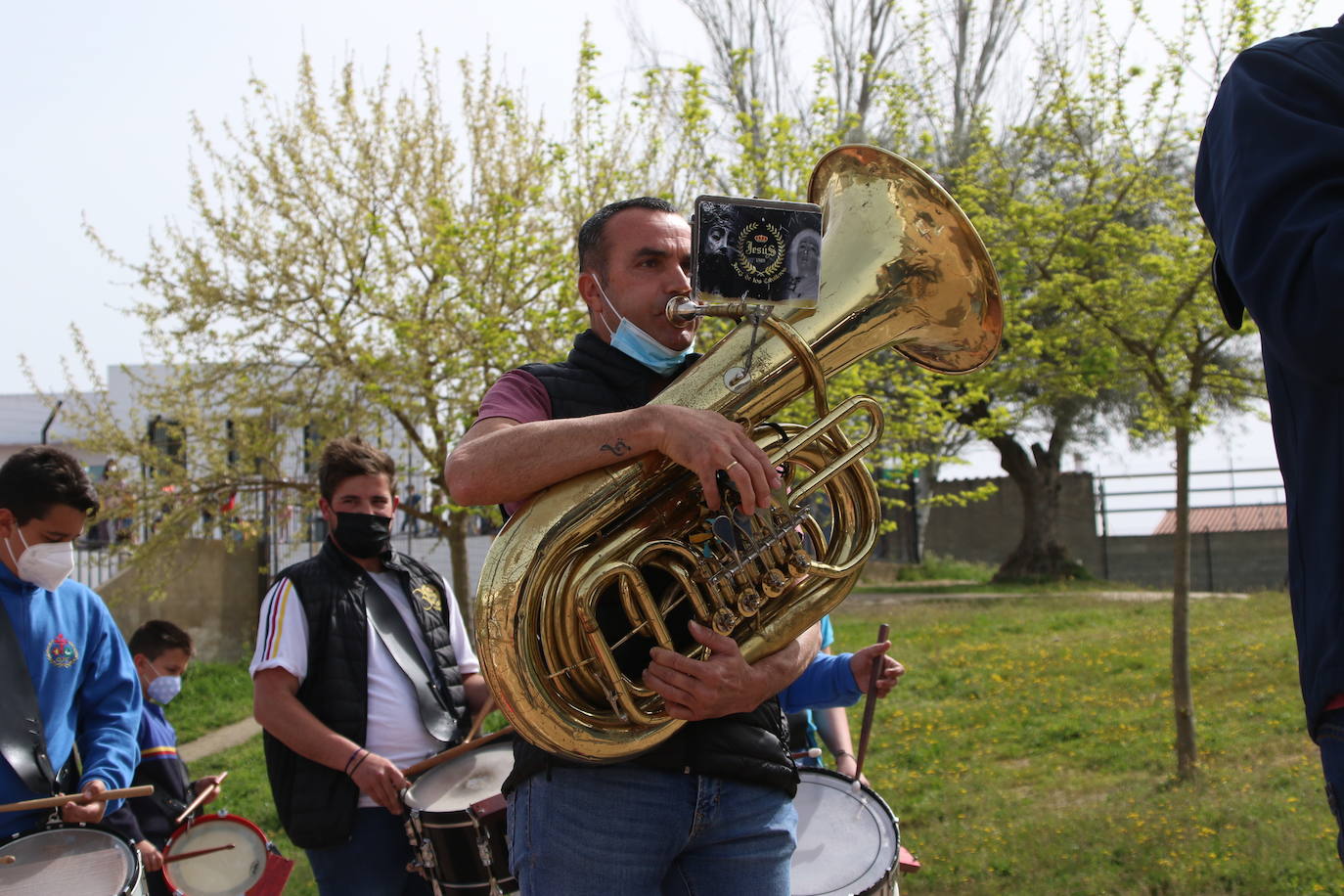 Fotos: Los sones cofrades resuenan con fervor y júbilo en el CEIP &#039;El Rodeo&#039;