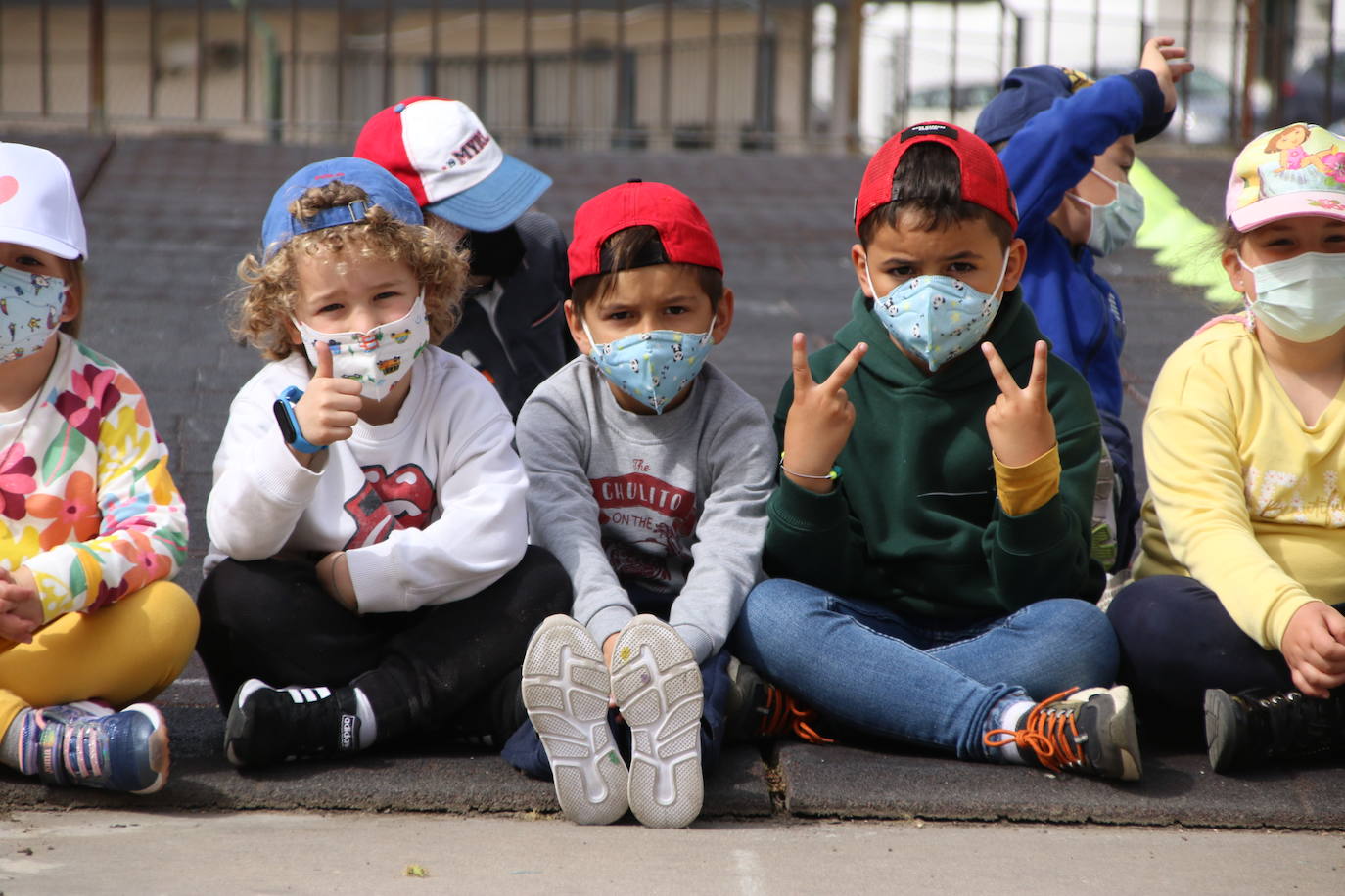 Fotos: Los sones cofrades resuenan con fervor y júbilo en el CEIP &#039;El Rodeo&#039;