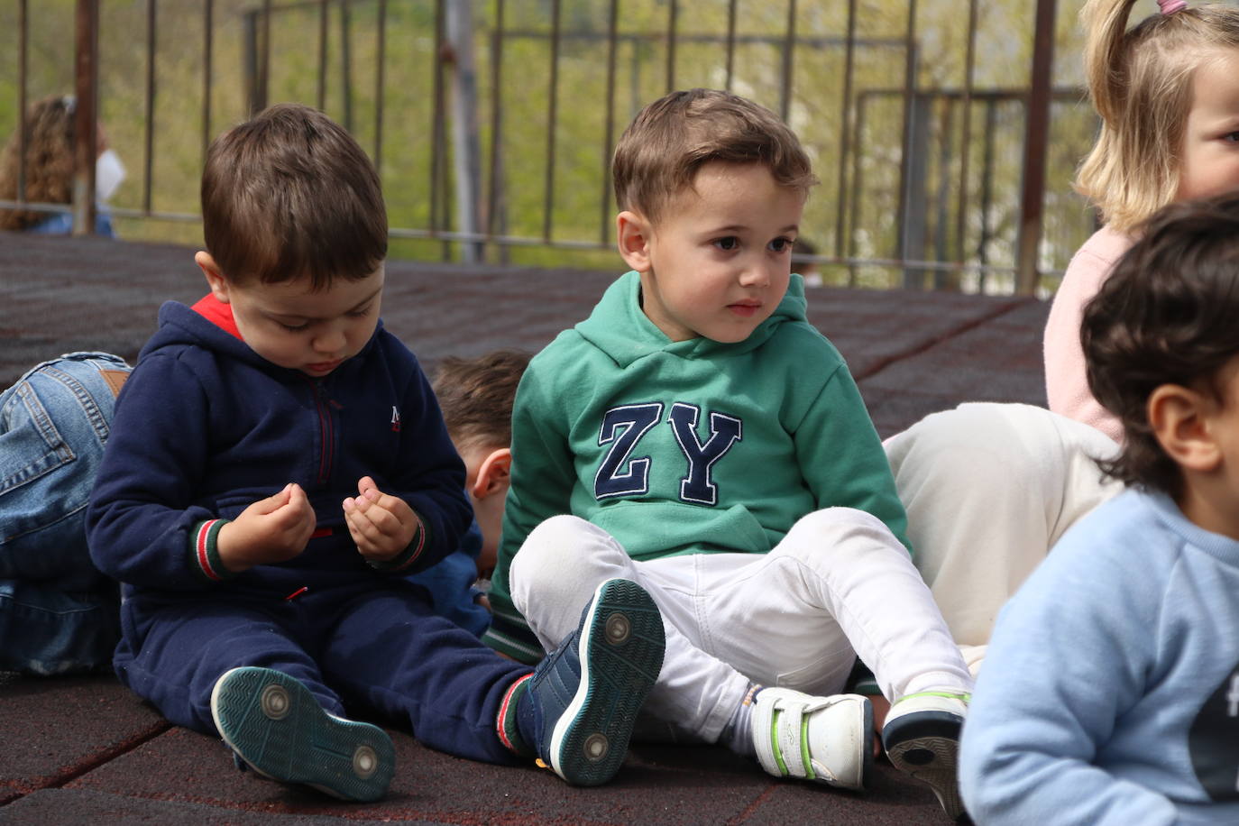 Fotos: Los sones cofrades resuenan con fervor y júbilo en el CEIP &#039;El Rodeo&#039;