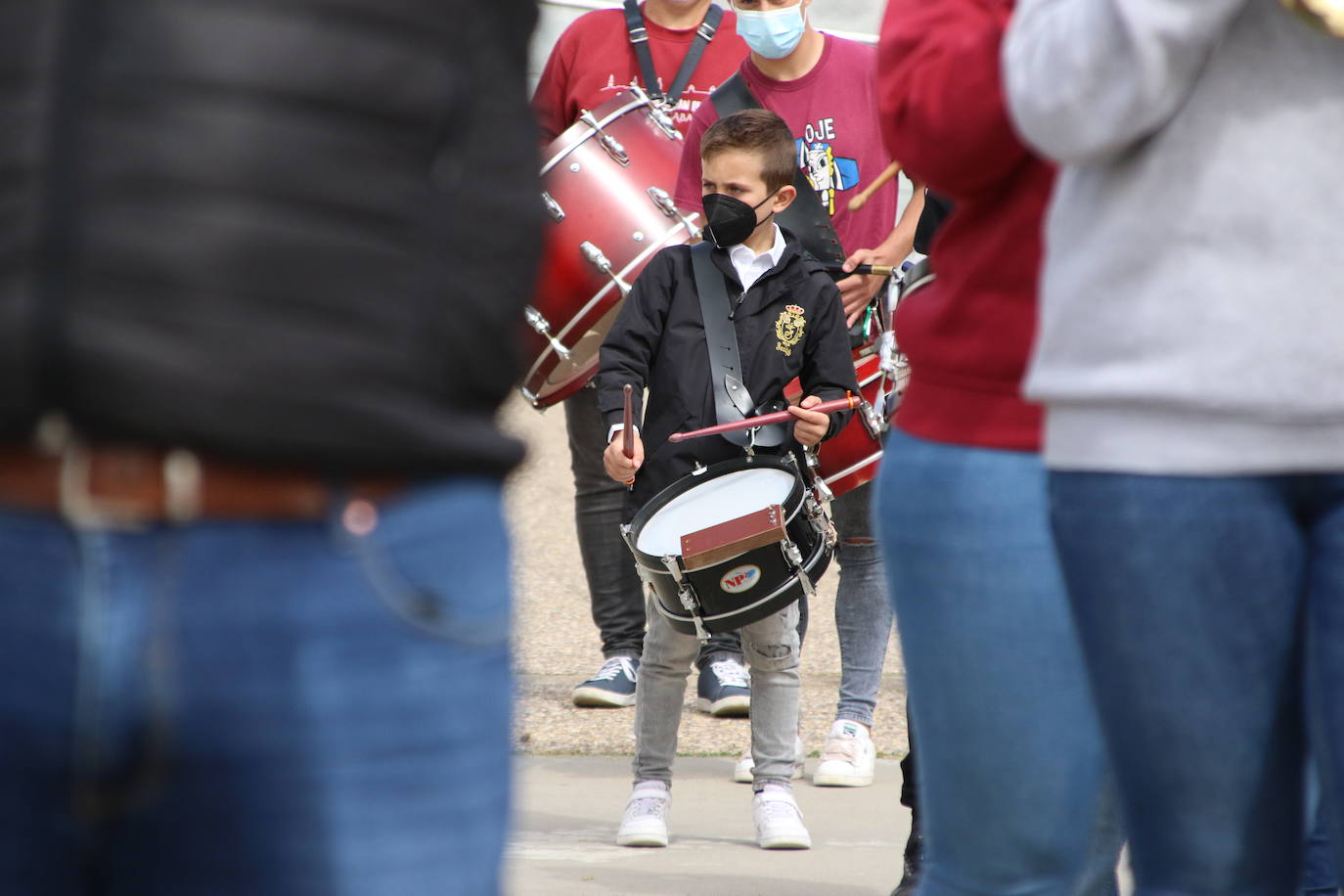 Fotos: Los sones cofrades resuenan con fervor y júbilo en el CEIP &#039;El Rodeo&#039;