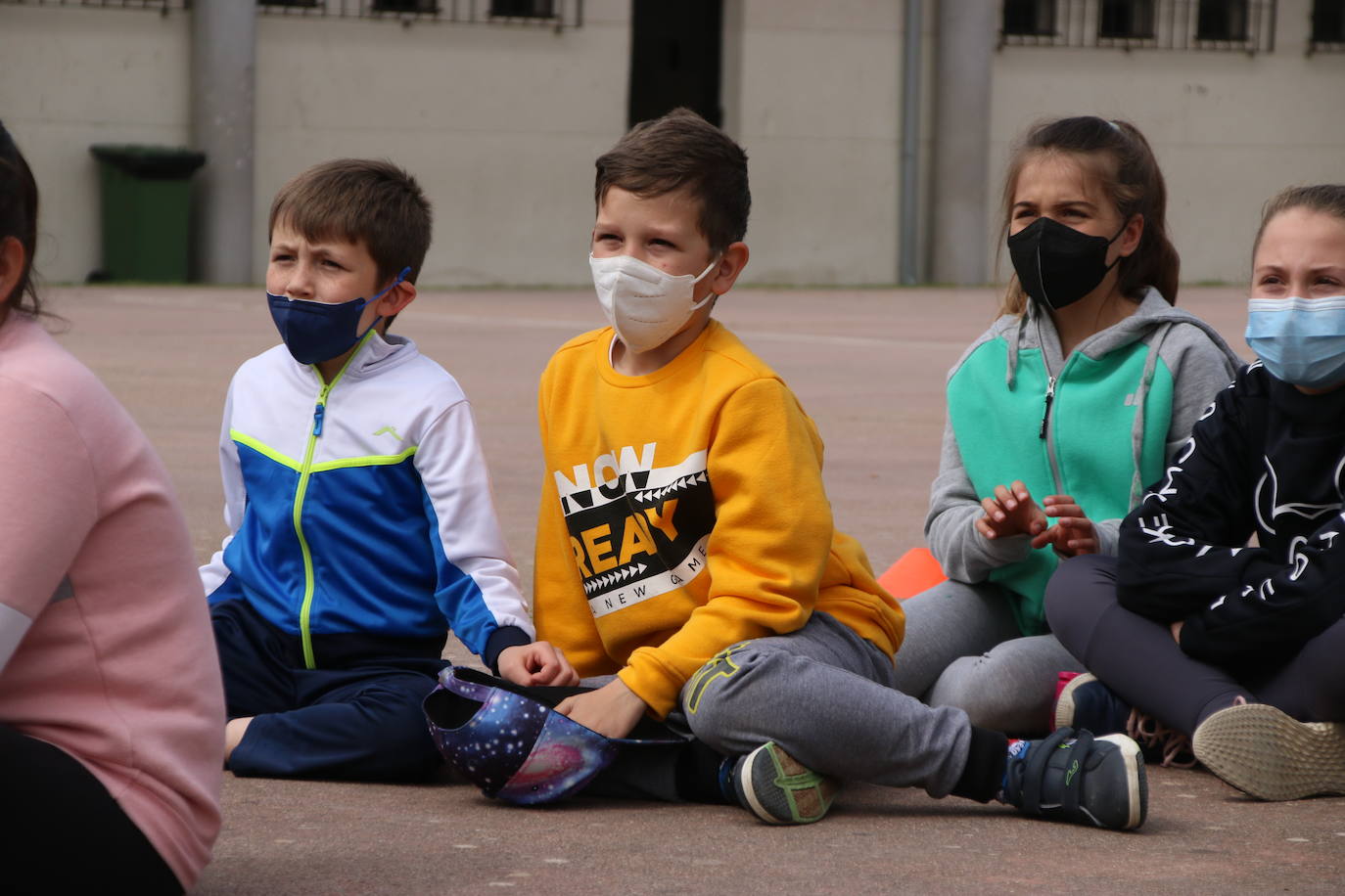 Fotos: Los sones cofrades resuenan con fervor y júbilo en el CEIP &#039;El Rodeo&#039;