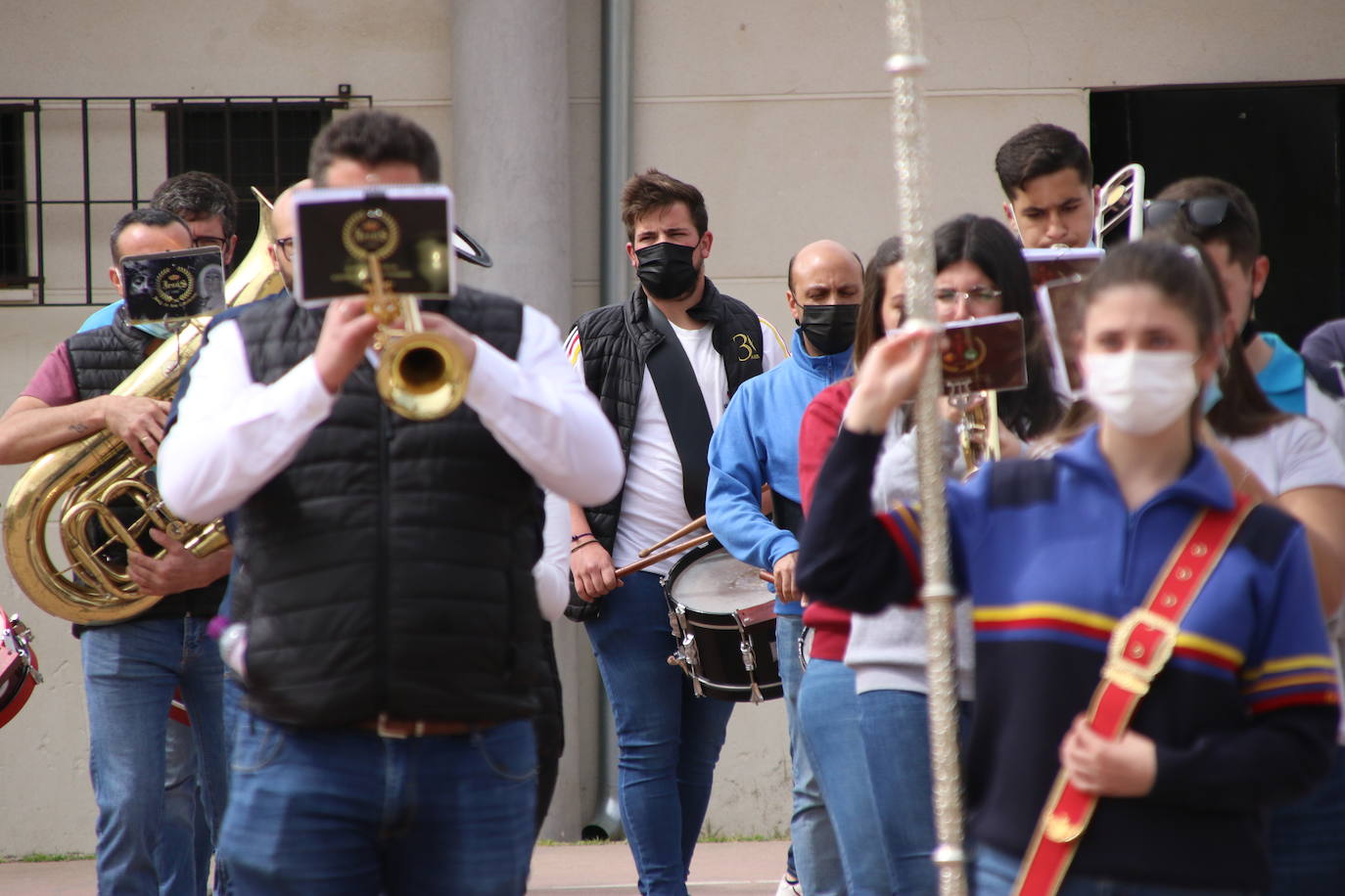 Fotos: Los sones cofrades resuenan con fervor y júbilo en el CEIP &#039;El Rodeo&#039;