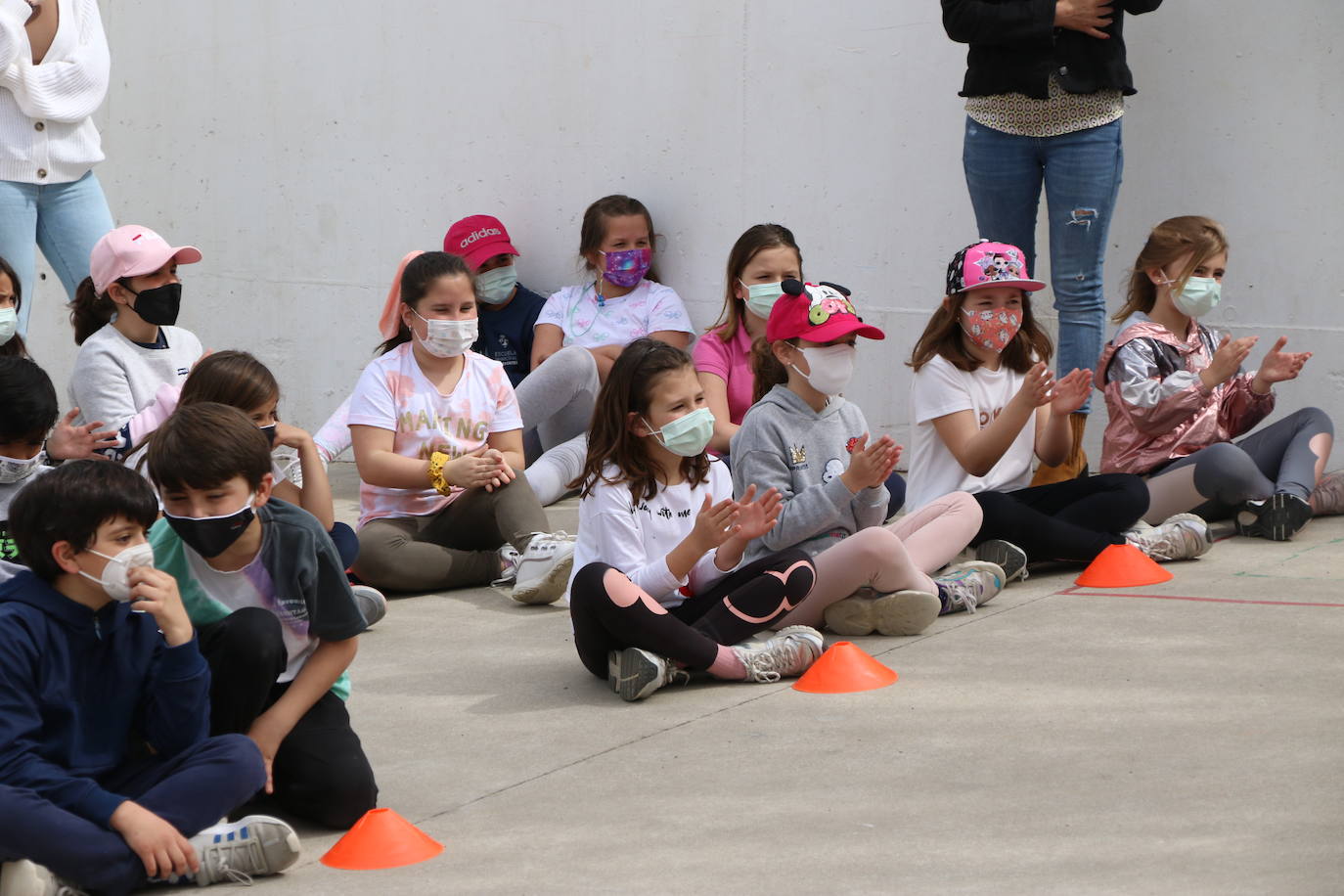 Fotos: Los sones cofrades resuenan con fervor y júbilo en el CEIP &#039;El Rodeo&#039;